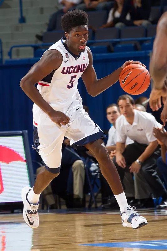 Daniel Hamilton (15 points) was one of three Huskies in double-figures on Thursday.