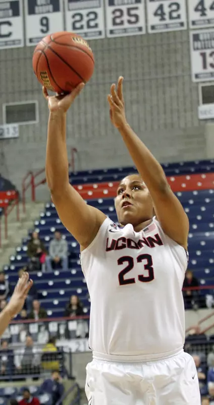 Kaleena Mosqueda-Lewis scored 13 points.