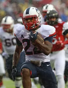 Arkeel Newsome carries the ball for a touchdown in the first half.