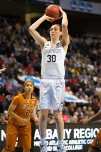 Breanna Stewart went 10-of-12 from the field.