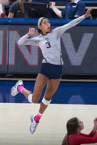 Jade Strawberry led the way for UConn with 10 kills on Friday.