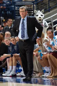 Head coach Geno Auriemma can secure career win No. 900 with a victory over Cincinnati on Tuesday.