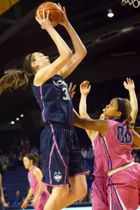 Breanna Stewart (30) shoots the ball during the first half.
