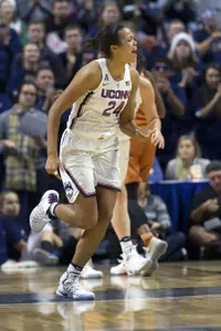 Napheesa Collier led the Huskies against Notre Dame with 20 points.