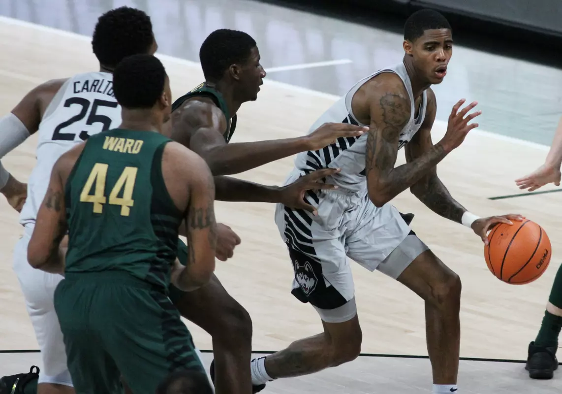 Larrier reached his fifth-straight game in double-figures (PC: Rick Morgan).