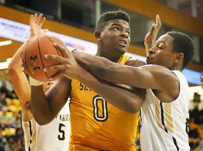 Eric Cobb will join the Huskies in 2017-18.