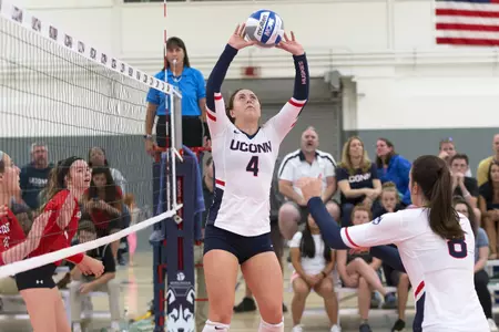 Emma  Turner (4) UCONN vs U of Hartford (photo by Stephen Slade