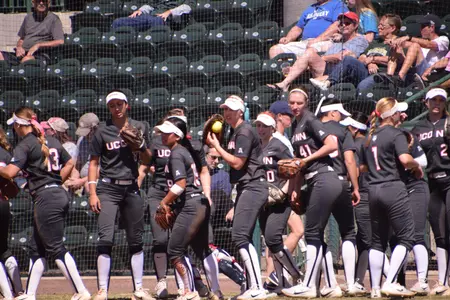 Huskies drop weekend finale to USF.