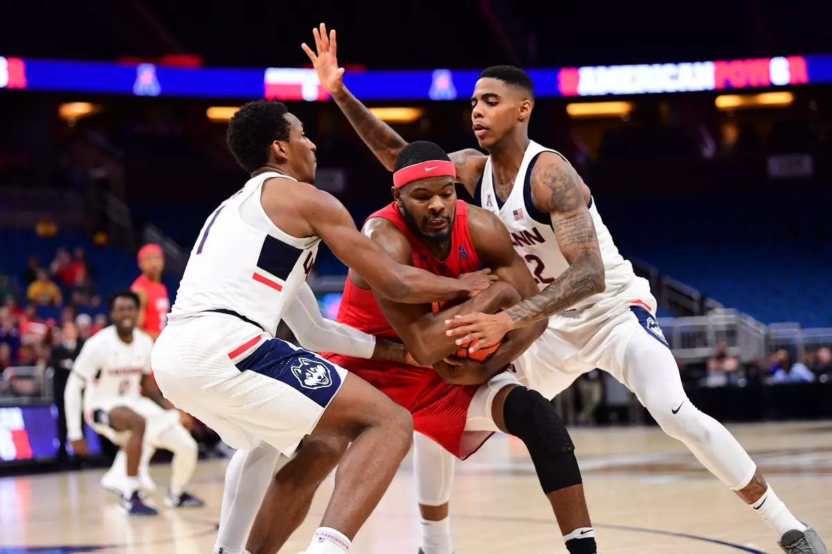 UConn ends 2017-18 with 14-18 record. (PC: American Athletic Conference)