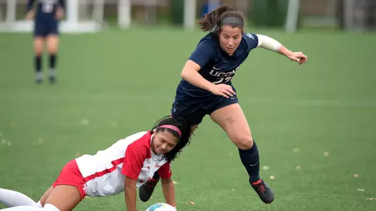Isabelle Lynch fights for the ball against Houston