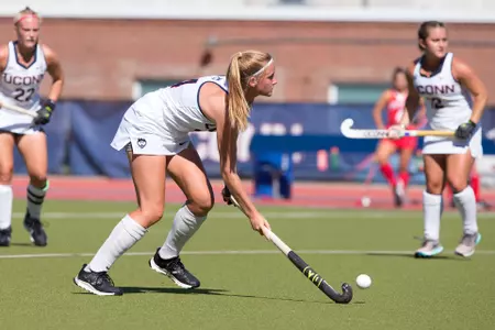 Sophie Hamilton runs with the ball vs. BU.