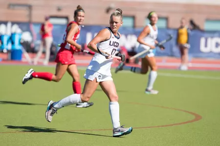 Lindsay Dickinson tracks the ball.