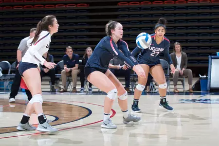 Caylee Parker digs a ball against Tulsa