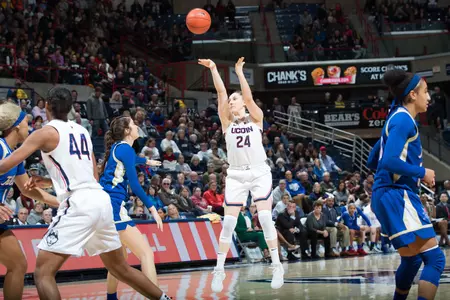 Anna Makurat shoots a three against Tulsa.