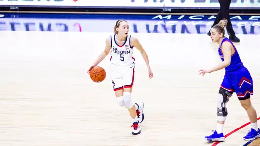 Paige Bueckers dribbles against UML on December 12, 2020.