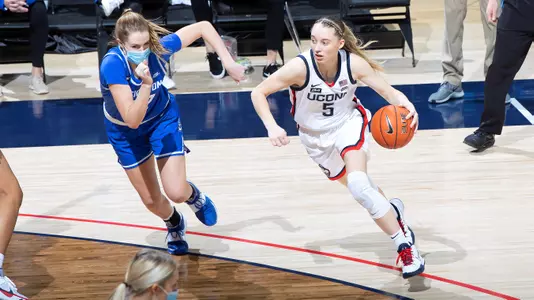 Paige Bueckers drives to the hoop against Creighton on December 17, 2020.