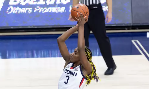 Aaliyah Edwards takes a jumper Aaliyah Edwards