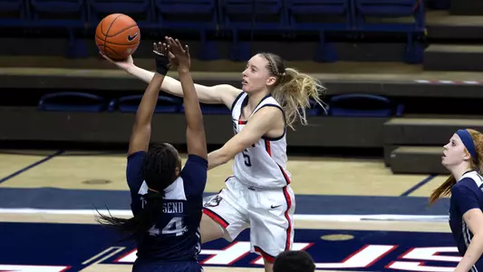 Paige Bueckers drives to the hoop against Xavier on December 19, 2020.