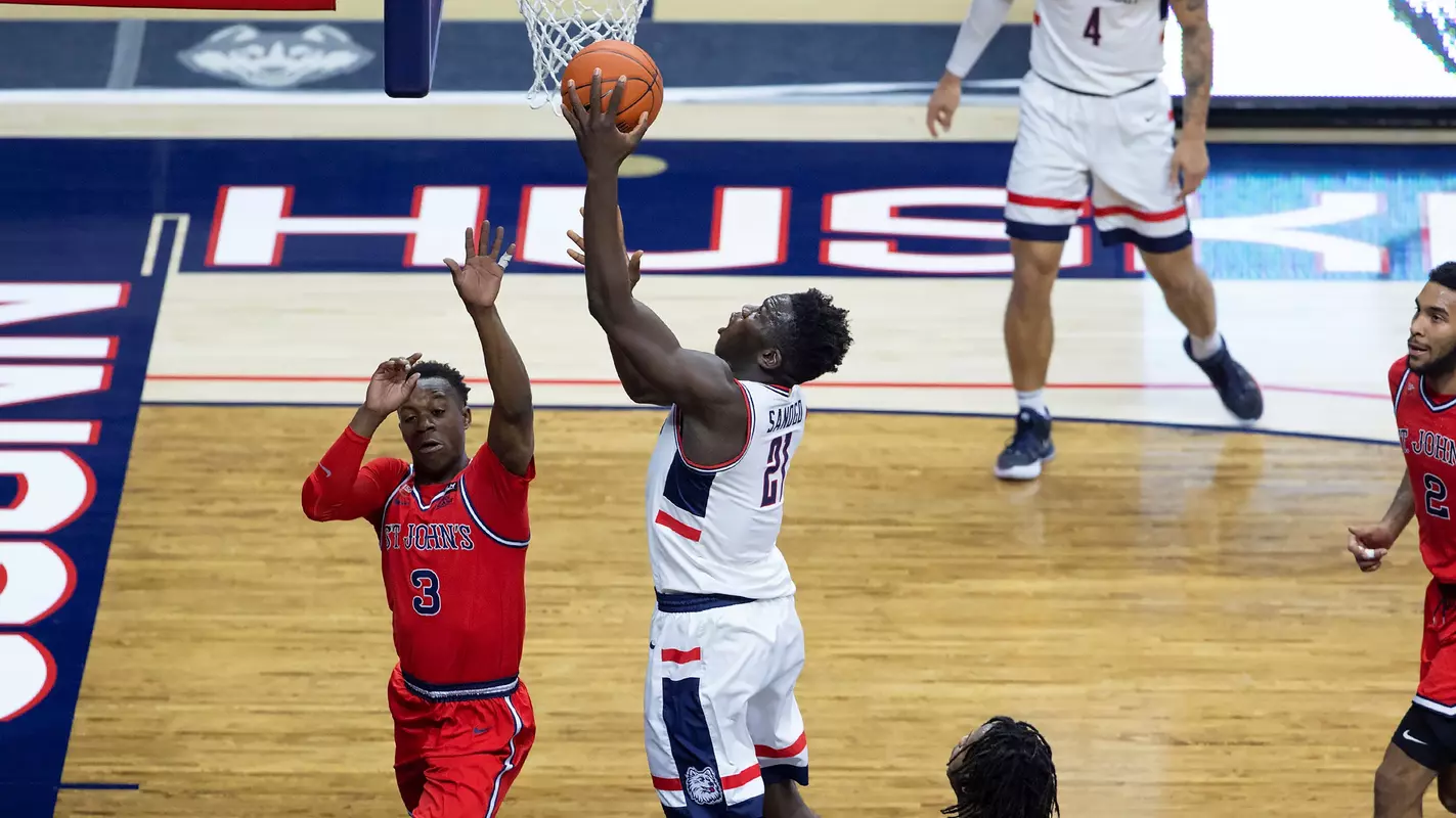 Adama Sanogo lays it in against St. John's on January 18, 2021.