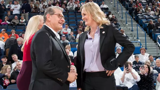 Geno Auriemma, Kellie Harper