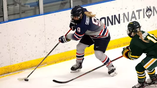 Natalie Snodgrass controls the puck against Vermont on January 8, 2021.