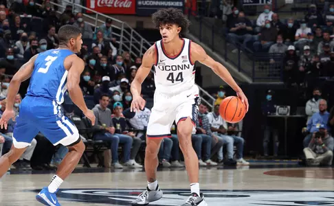 Andre Jackson dribbles against CCSU on November 9, 2021