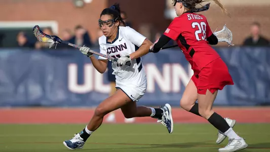 Sydney Watson running by a defender