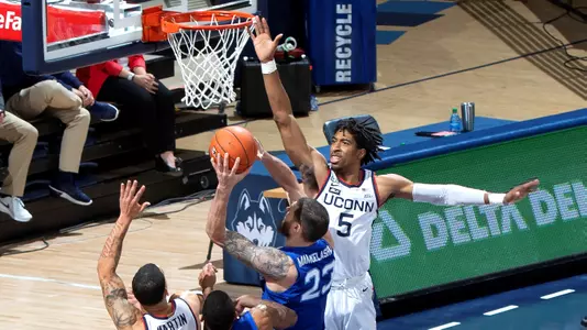 Isaiah Whaley contests a shot against Seton Hall on February 6, 2021.