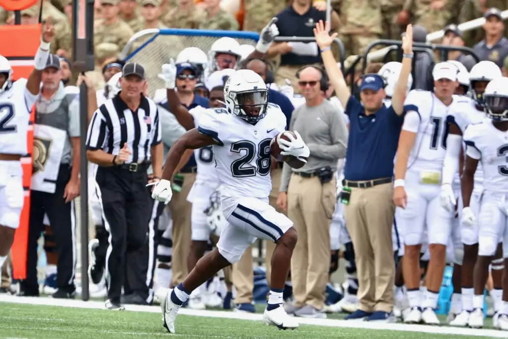 Brian Brewton Kickoff Return for a TD