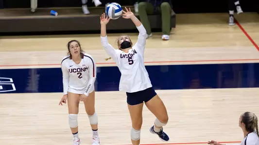 McKayla Wuensch setting the ball