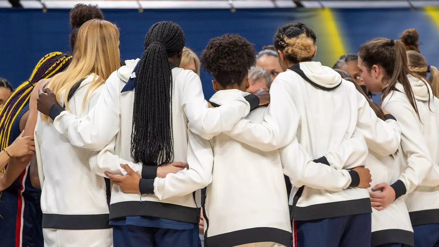 uconn huddle