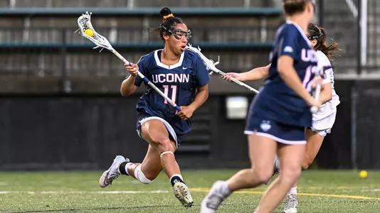 Sydney Watson running with the ball