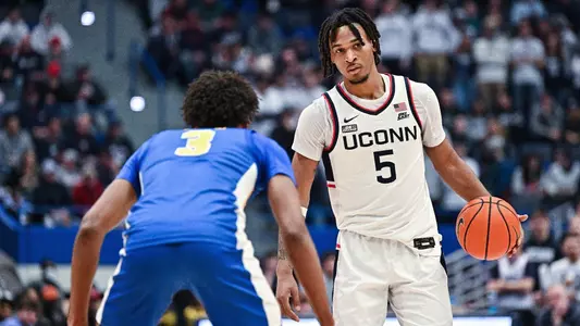 Steph Castle dribble