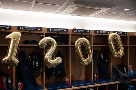 Players celebrate Geno Auriemma's 1,200th win