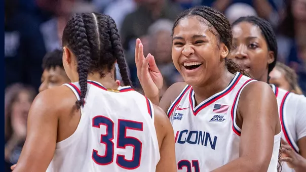 Azzi Fudd, Sarah Strong