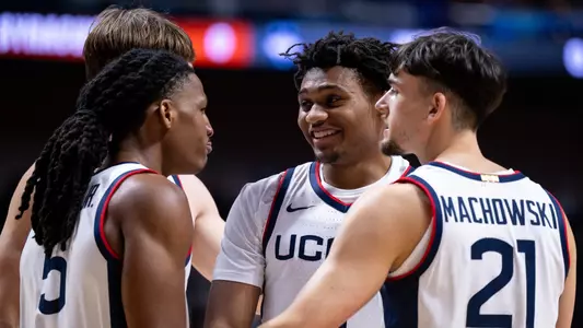 Team huddle vs Cuse