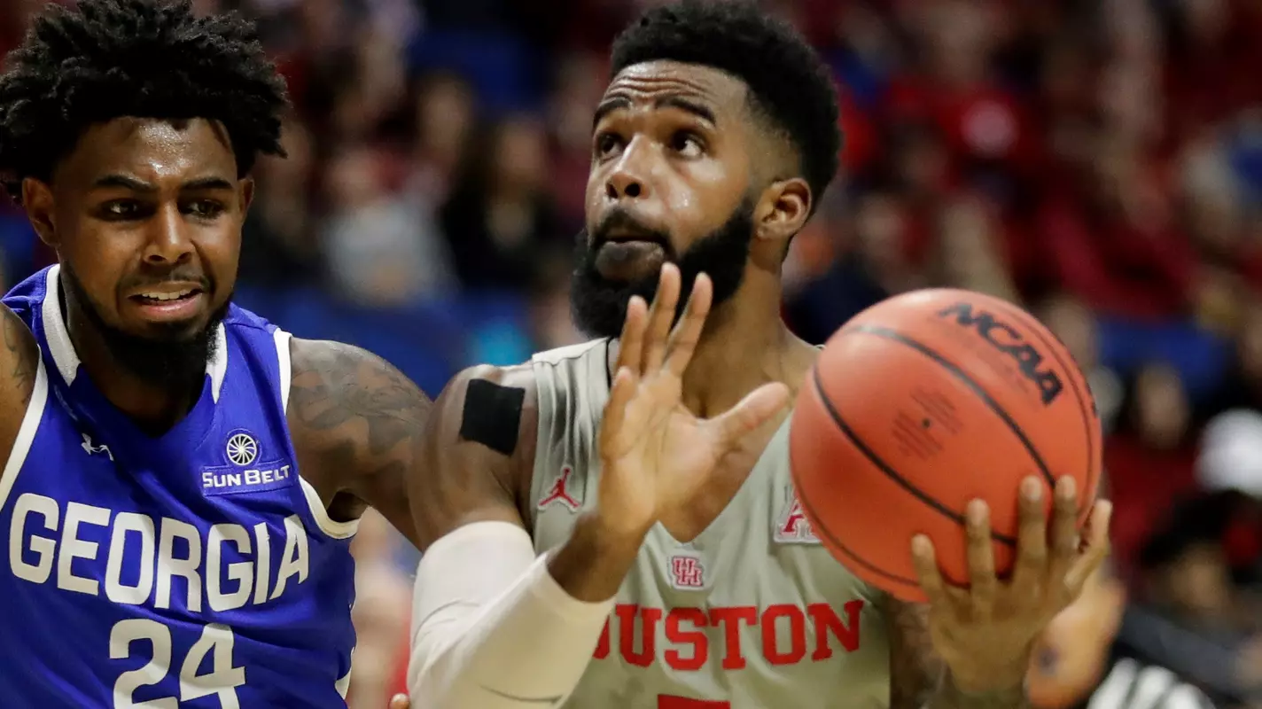 Houston's Corey Davis Jr. (5) heads to the basket as Georgia State's Devin Mitchell (24) defends during the second half of a first round men's college basketball game in the NCAA Tournament Friday, March 22, 2019, in Tulsa, Okla. (AP Photo/Jeff Roberson)