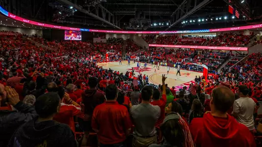 Fertitta Center, Fans