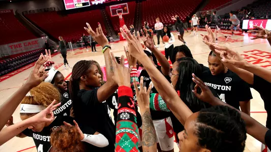 Team huddle pregame vs Washington State