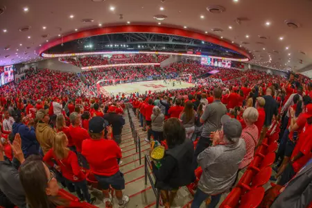 Fertitta Center, Fans