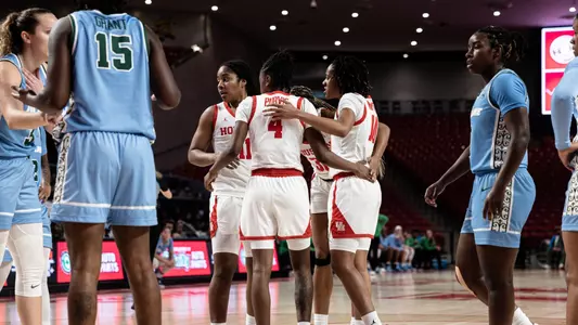 On court huddle vs Tulane