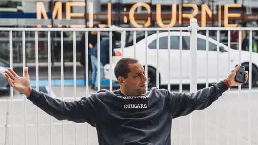 Kellen Sampson, Melbourne sign, travel to Melbourne