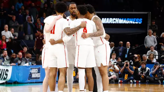 Men's Basketball Huddle