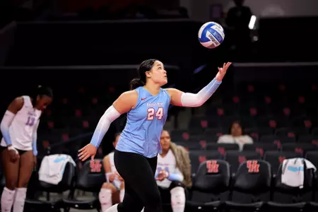 Freshman libero Gillian Pitts prepares for serve against Kansas State (11/19/25)