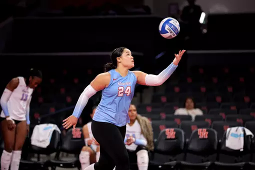 Freshman libero Gillian Pitts prepares for serve against Kansas State (11/19/25)