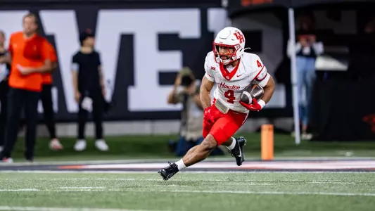 Mekhi Mews returns a kick against Oregon State on Sept. 26 in Corvallis, Oreg.
