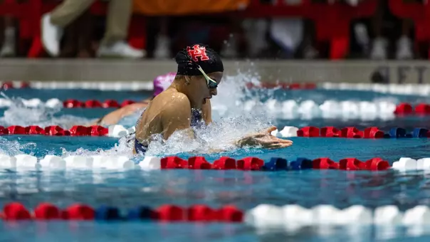 Senior Virag Peter swimming the breaststroke