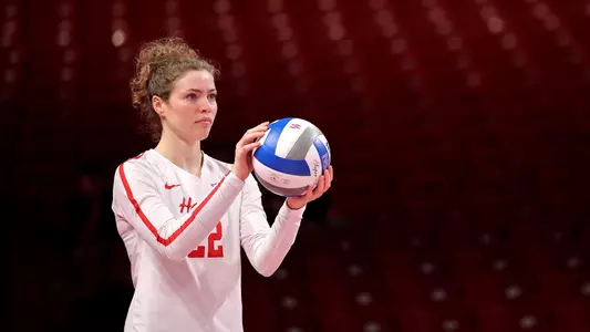 Lottie Scully readies to serve