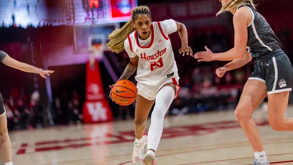 Amirah Abdur-Rahim facing Montana defender