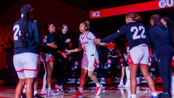 Kierra Merchant giving teammates high-fives during starting lineups